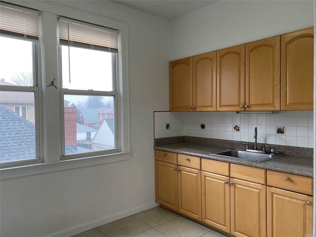 Foto del edificio - 140-14 Oak Ave