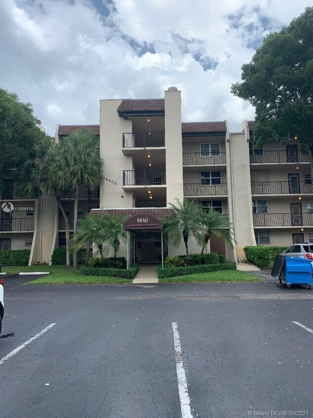 9440 Poinciana Pl Unit 105, Davie, FL 33324 Condo for Rent in Davie