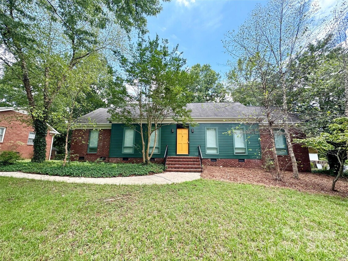 Primary Photo - 1616 Bonnie Ln
