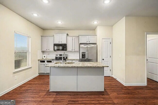 Foto del edificio - Room in House on Brightside Pkwy