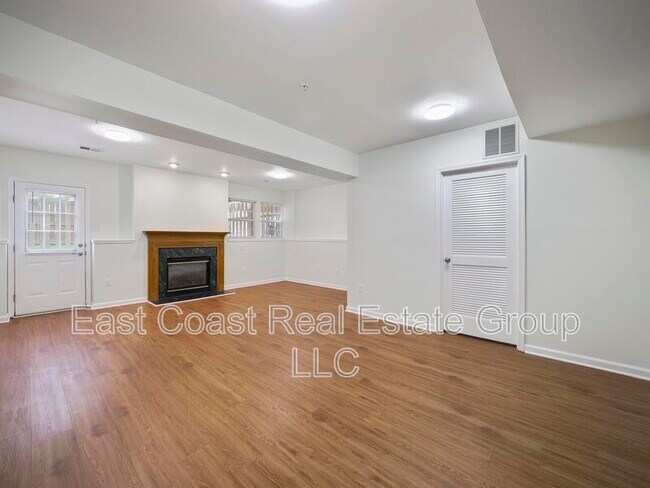 Building Photo - 6100 Newport Terrace