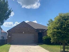 Building Photo - 8928 Vista Valley Dr