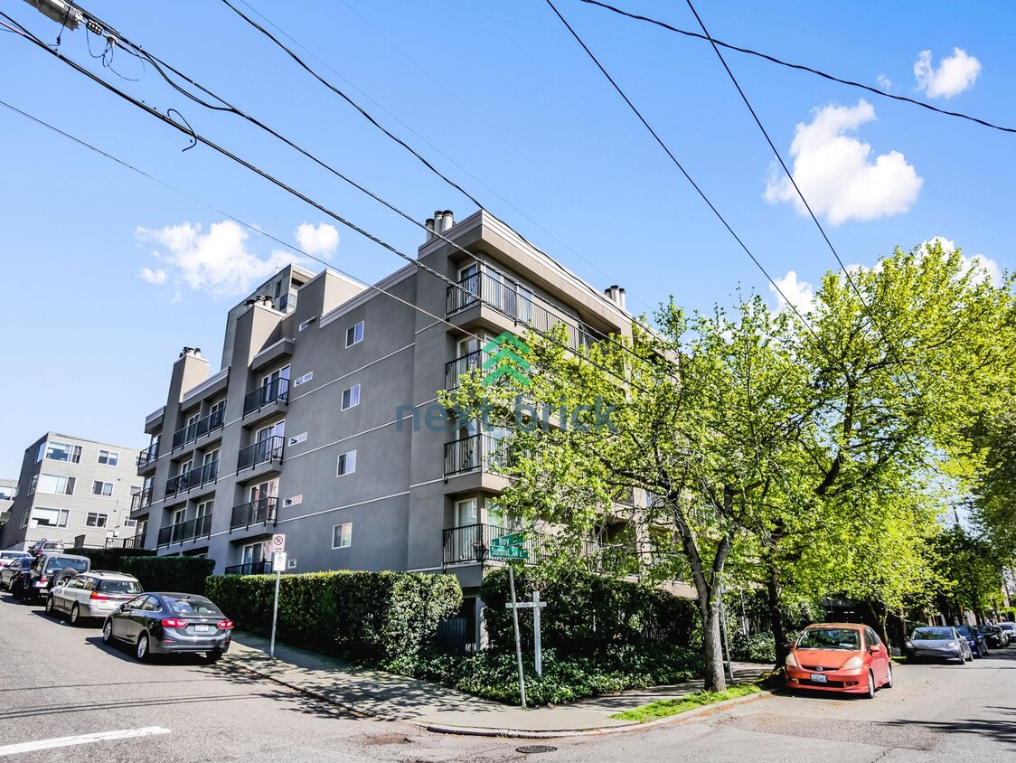 Primary Photo - 2 Bed 1 Bath Condo in Desirable Capitol Hill