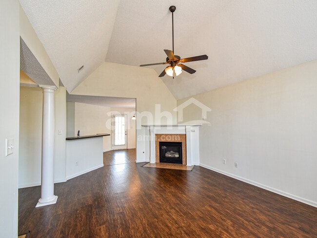 Foto del edificio - 4288 Genevieve Dr