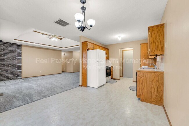 Foto del edificio - 2671 Cedar Ave