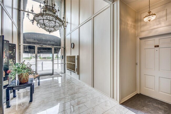 Building Photo - 6306 Diamond Head Cir