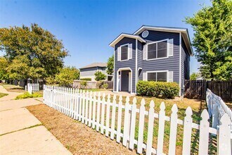 Building Photo - 10923 Menchaca Rd