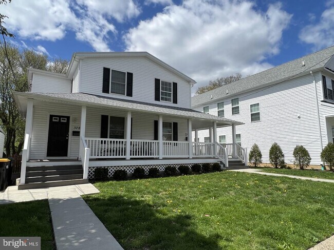 Building Photo - 328 Railroad Ave