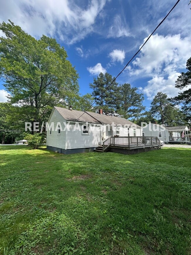 Building Photo - 3-Bedroom Home in Town of Blackstone!