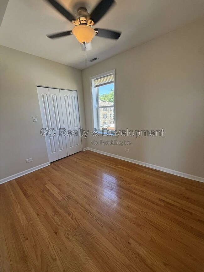 Foto del edificio - 4842 N Albany Ave