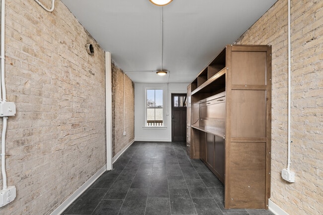 Building Photo - 416 10th Ave