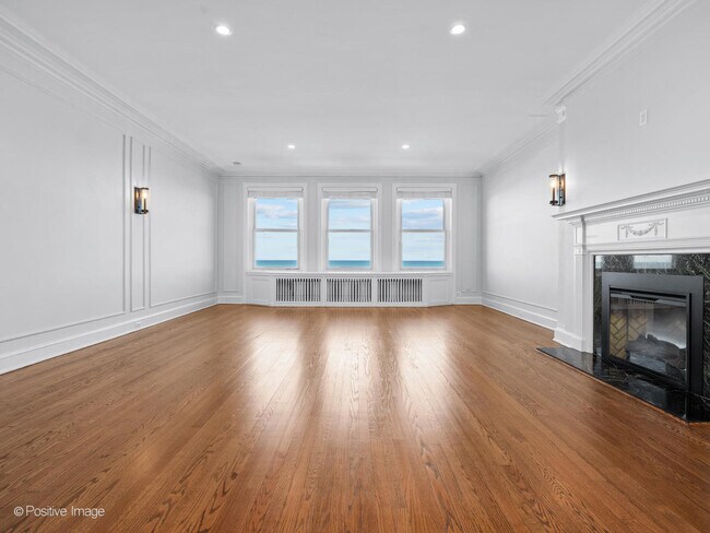 Foto del edificio - 3240 N Lake Shore Dr