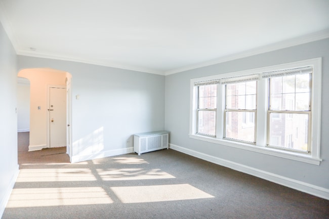 Building Photo - 5642 N Kimball Ave