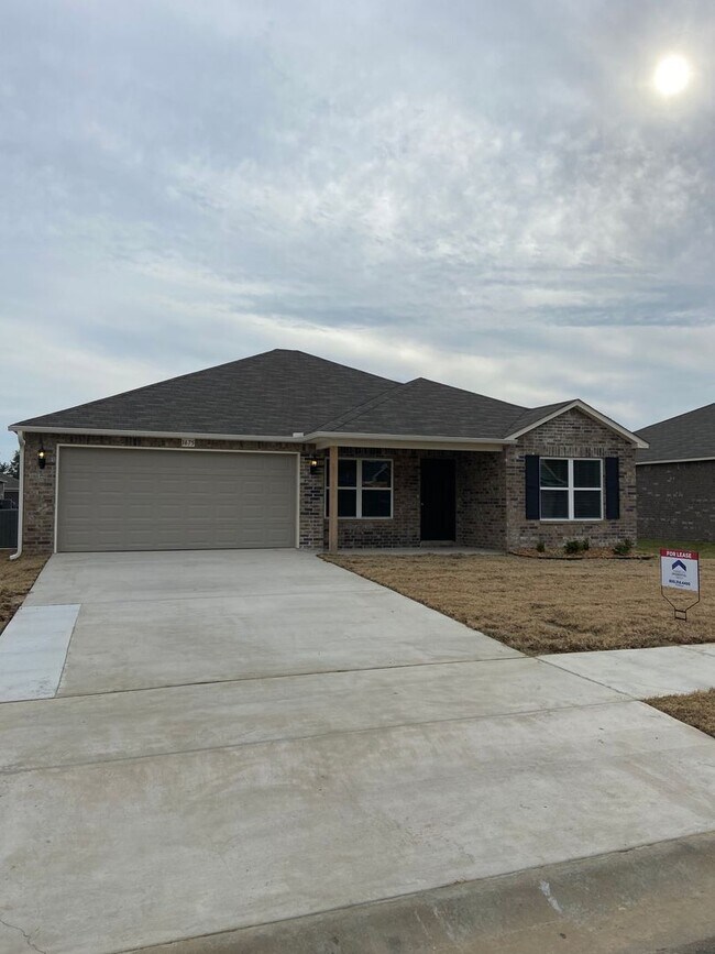 Building Photo - *Pre-leasing* Four Bedroom | Two Bath Home...