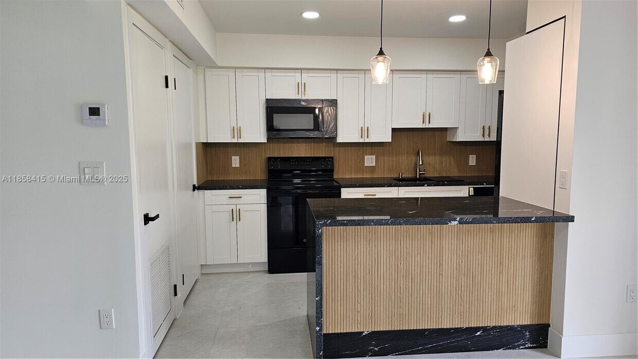 Foto principal - 8401 SW 107th Ave