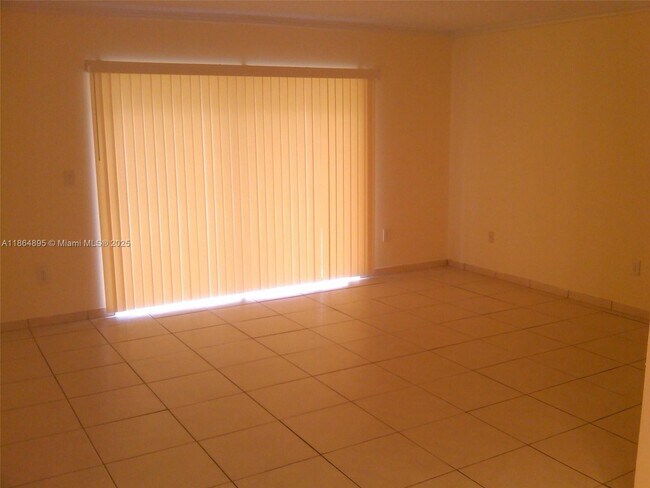 Foto del edificio - 835 SW 8th St