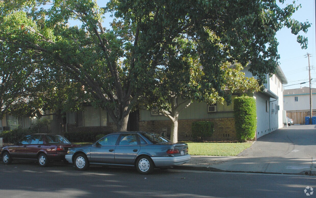 Foto del edificio - 227 Hollis Ave