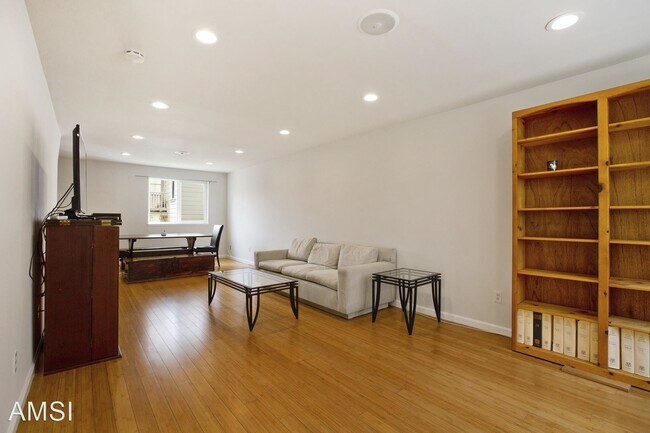 Building Photo - 4 br, 2.5 bath House - 1827 Stockton St