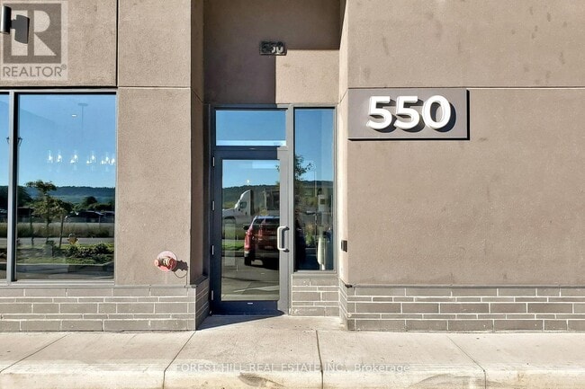 Building Photo - 550-550 N Service Rd