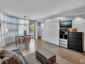 Building Photo - 3375 N Country Club Dr