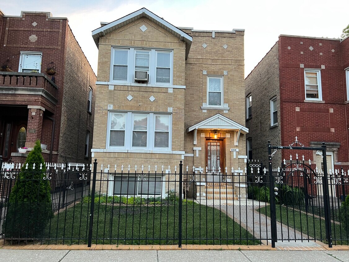 Primary Photo - 3354 N Springfield Ave