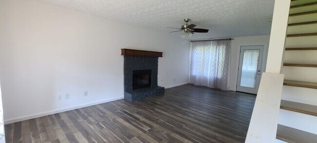 Foto del edificio - 640 Tribble Creek Dr