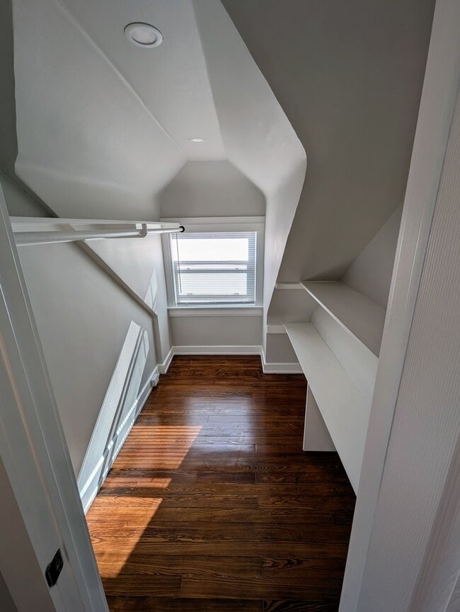 Building Photo - 2145 Slane Ave