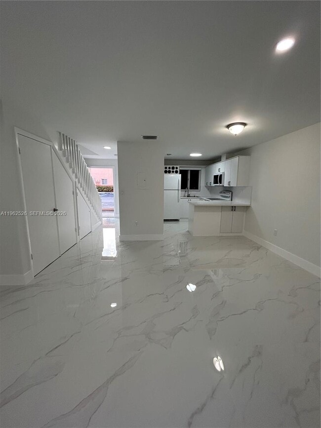 Foto del edificio - 8079 NW 8th St