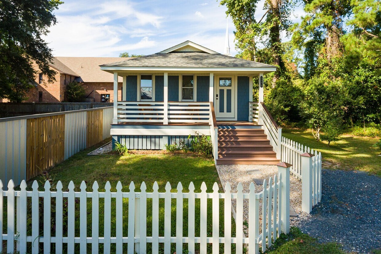 Primary Photo - One bedroom home for rent in Manteo