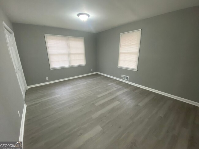 Building Photo - 4610 Cresant Ln