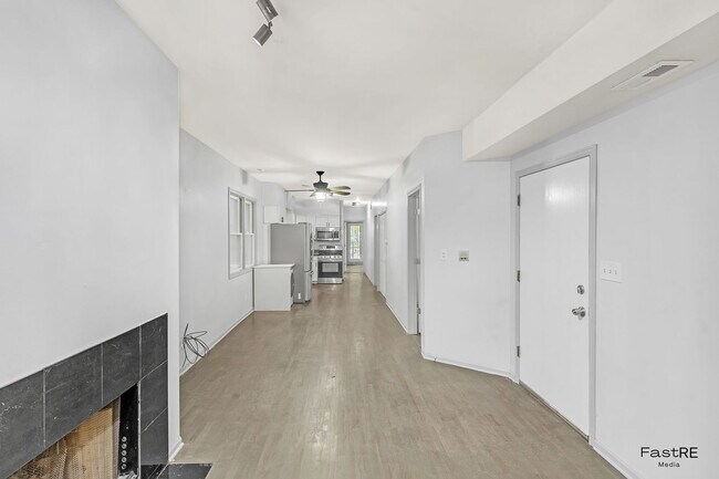 Building Photo - 1528 W Chestnut St