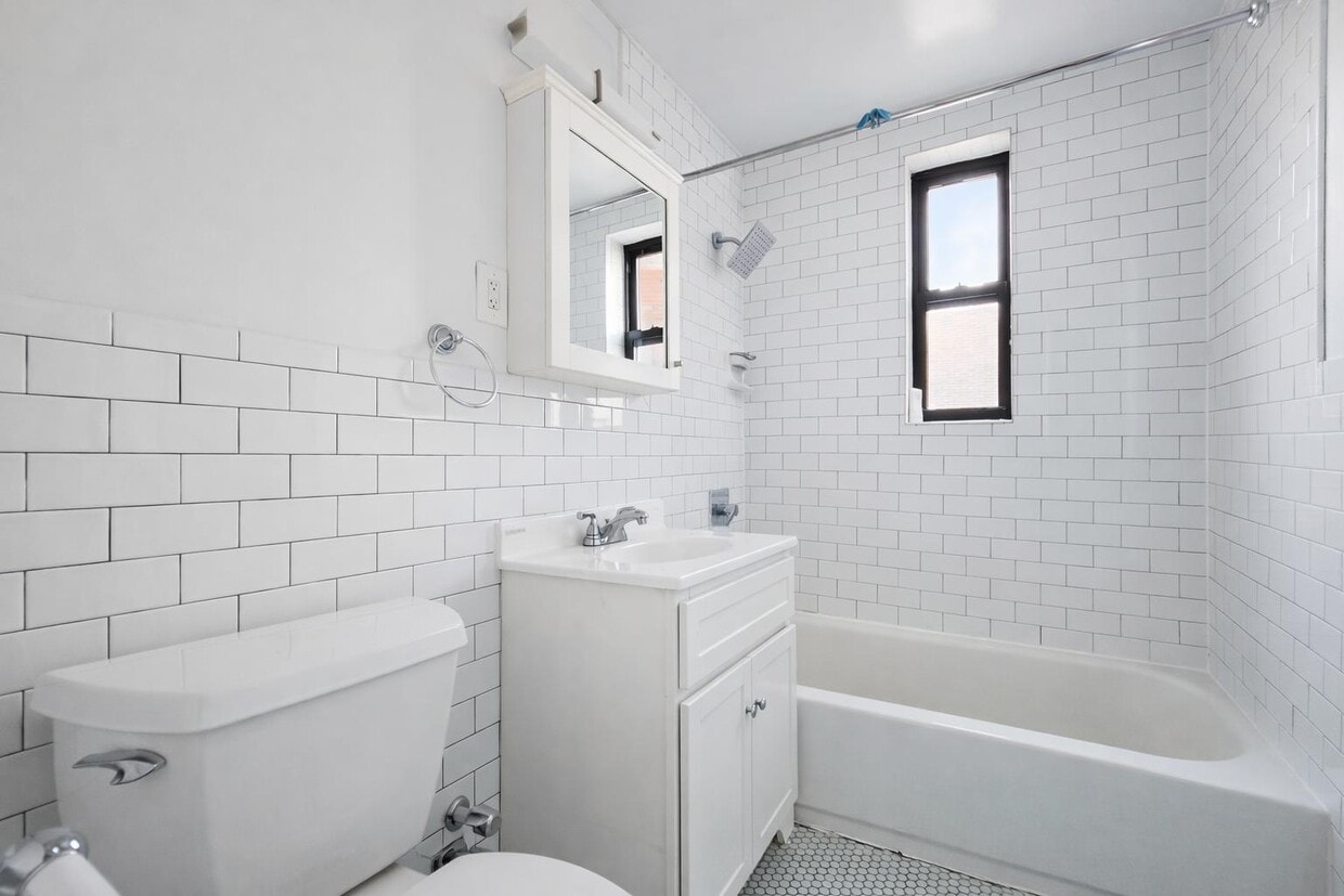 Building Photo - 525-527 Riverdale Avenue