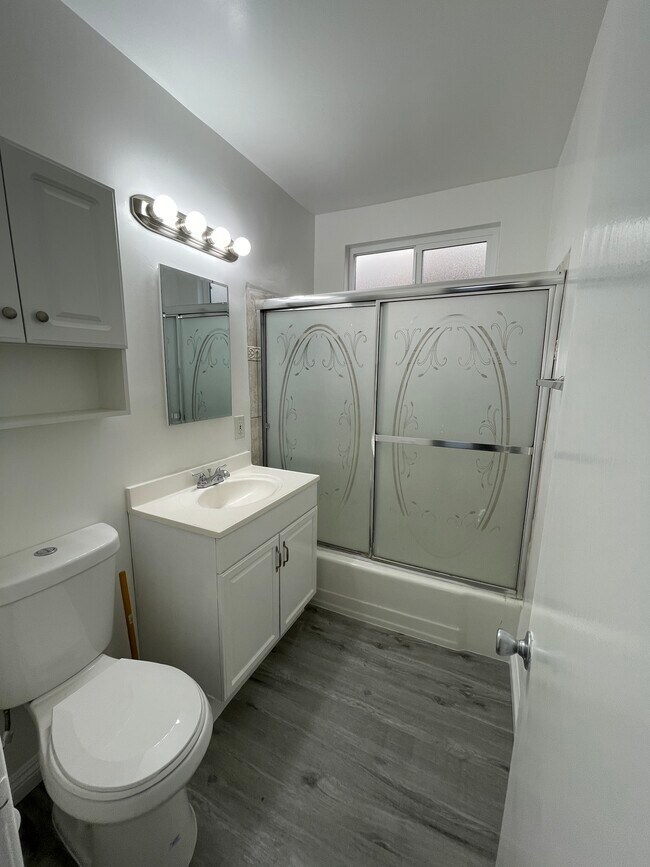 Bathroom - 1337 19th St