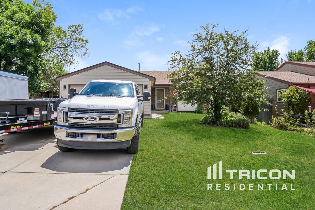 Foto principal - 8736 W Ottawa Ave