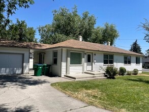 Building Photo - 805 Mt Rose St