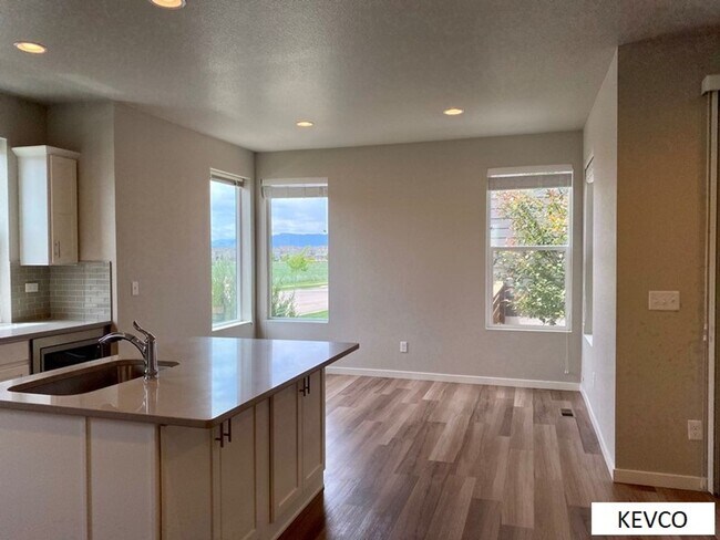 Foto del edificio - Spectacular New Construction!