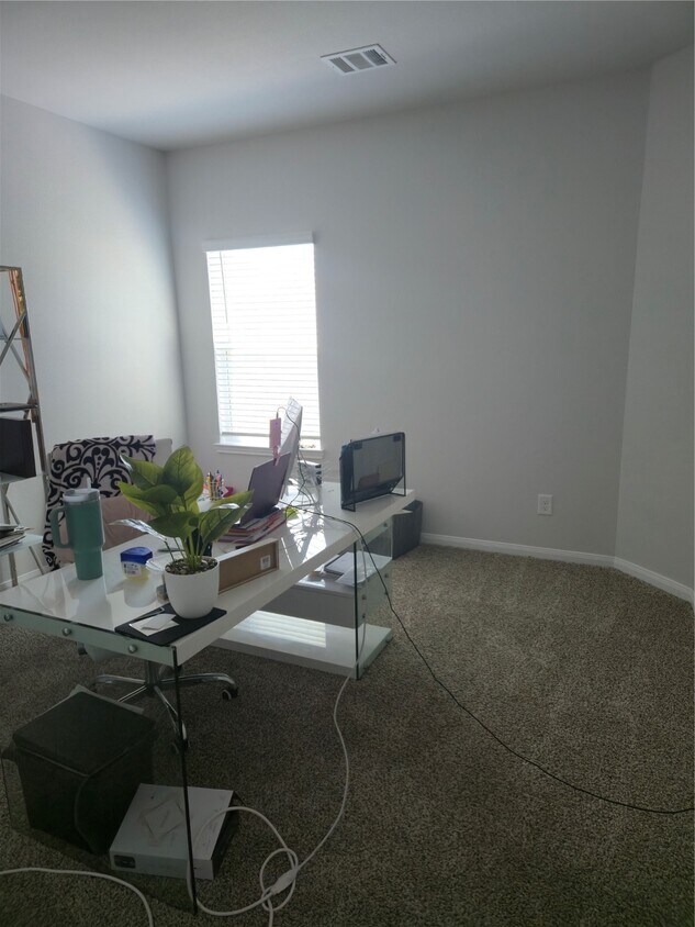Building Photo - 3907 Faletti Dr