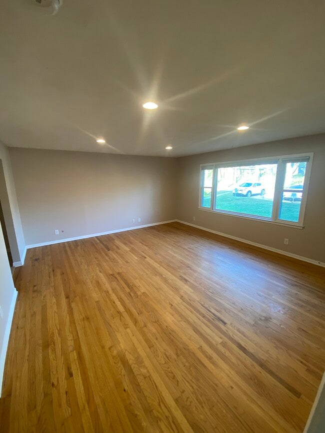 Building Photo - 6708 S 48th St