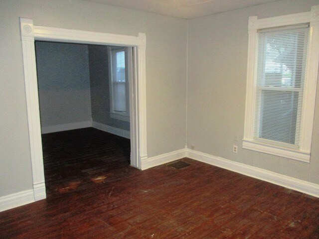Building Photo - 608 E Howard St