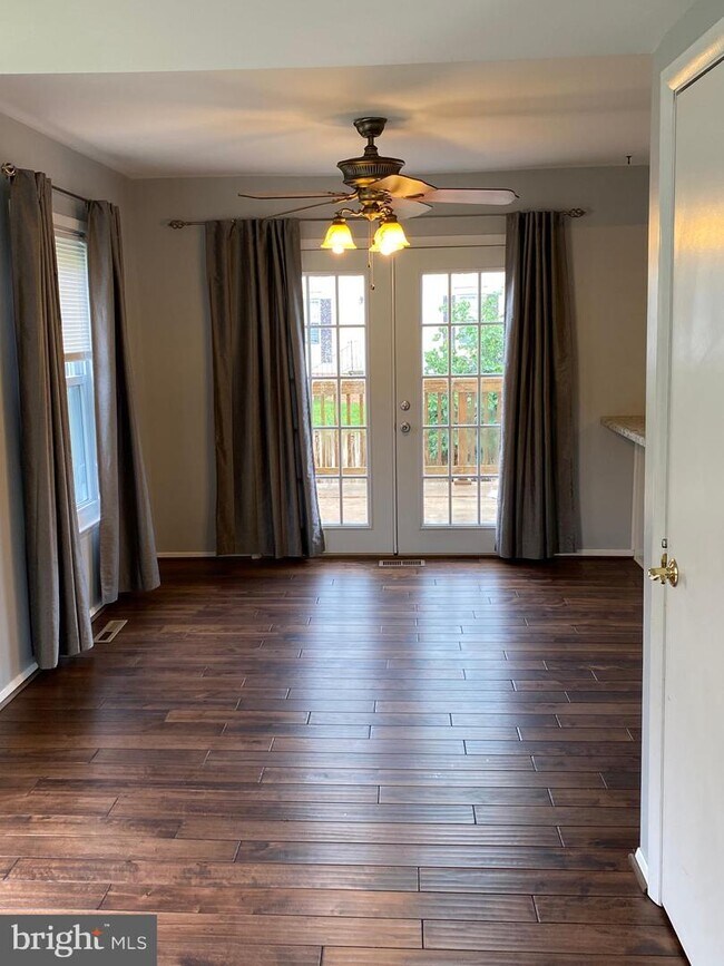 Foto del edificio - 8626 Black Rock Harbour