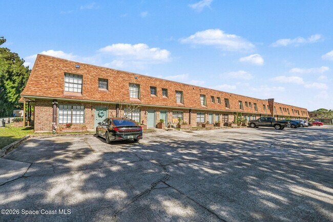 Foto del edificio - 1300 Arlington Ln NE