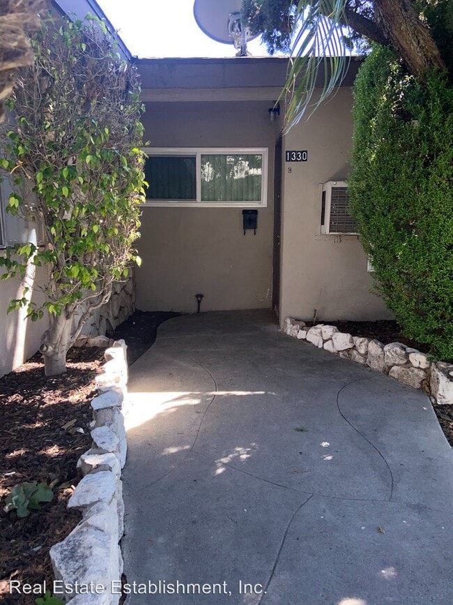 Building Photo - 1332 E Wilshire Ave