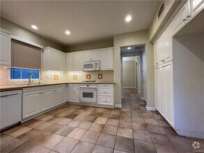 Building Photo - 20 Arborside