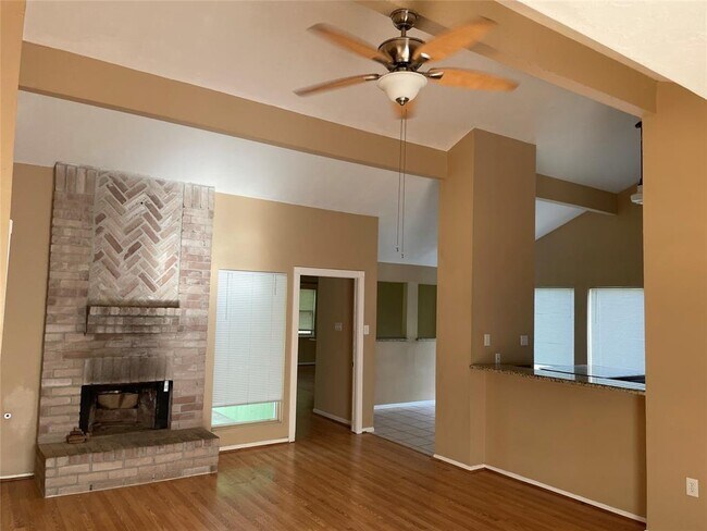 Building Photo - 1011 E Brompton Dr