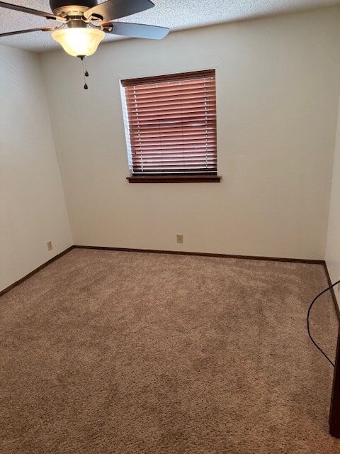 Foto del edificio - 1344 Meadow Ln