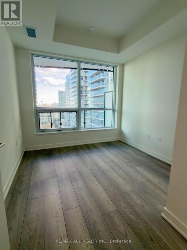 Photo du bâtiment - 110 Broadway Ave