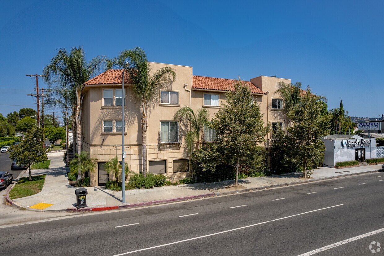 4854 Laurel Canyon Blvd, Valley Village, CA 91607 Apartments in