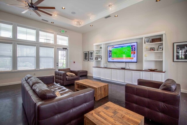 Community Lounge - Dorel Laredo