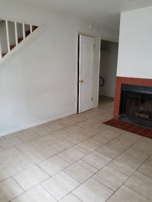 Building Photo - 1102 Verde Dr