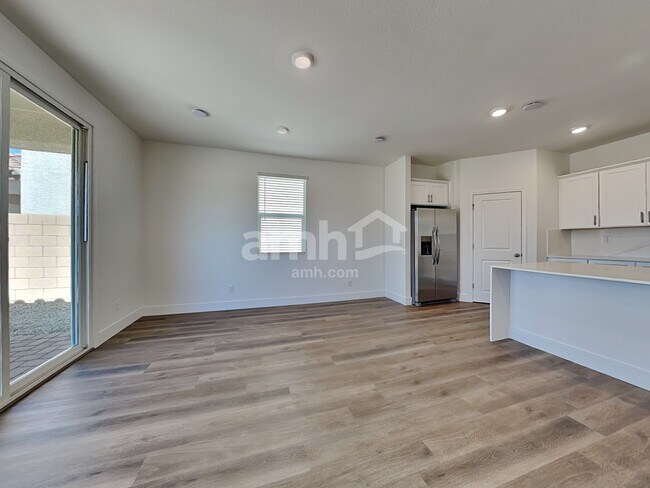 Building Photo - 11123 Magallanes St